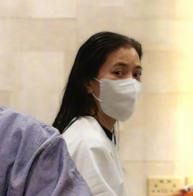 张智霖|张智霖陪老婆理发宠溺放闪，夫妻恩爱同框，袁咏仪眼神抢镜