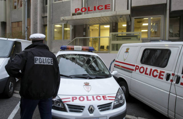 法国史上第二大现金抢案里昂7千多万运钞车才离开银行就被抢劫