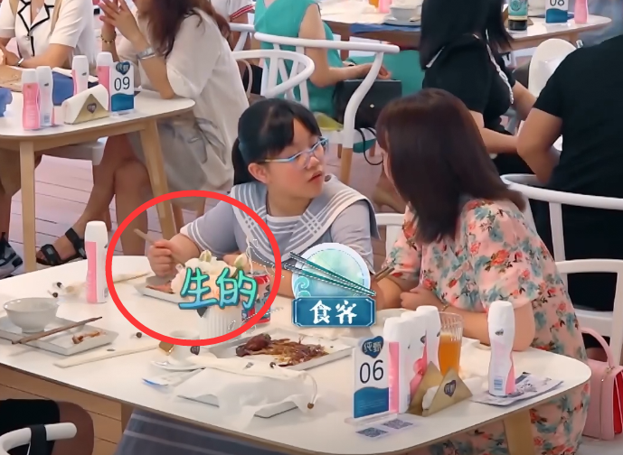 中餐厅|中餐厅又犯食物不熟的致命失误，明星开餐厅应该被宽容吗？