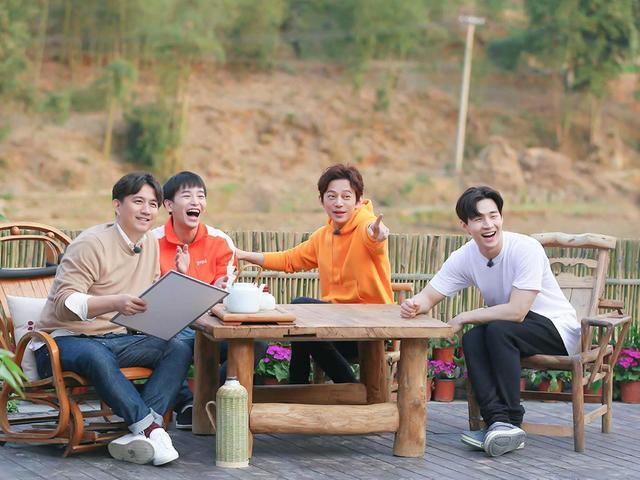 向往的生活|《向往的生活》：何炅的人脉成就节目，黄磊的饭局让生活有了烟火