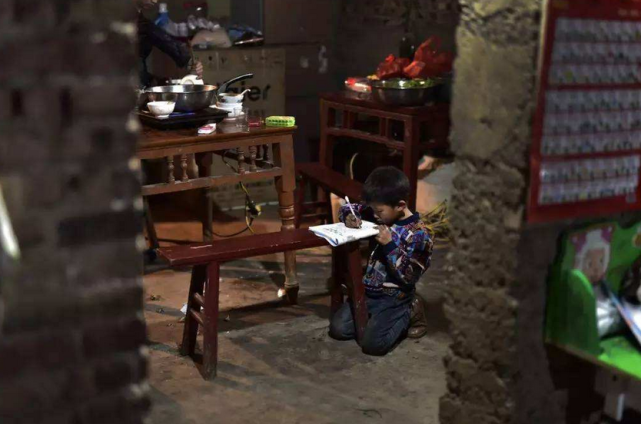 寒门学子的自卑,985毕业生为爱殉情,她不爱我,人间不值得