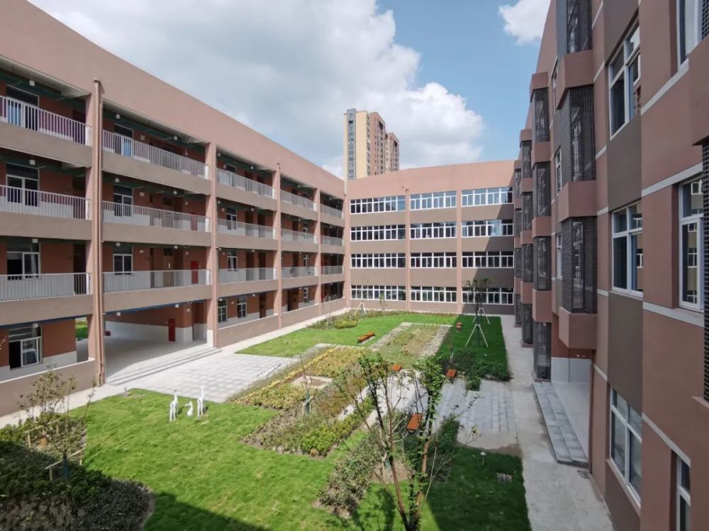 上海市安亭师范附属小学今年即将启用的新校舍坐落在安亭镇同济小镇内