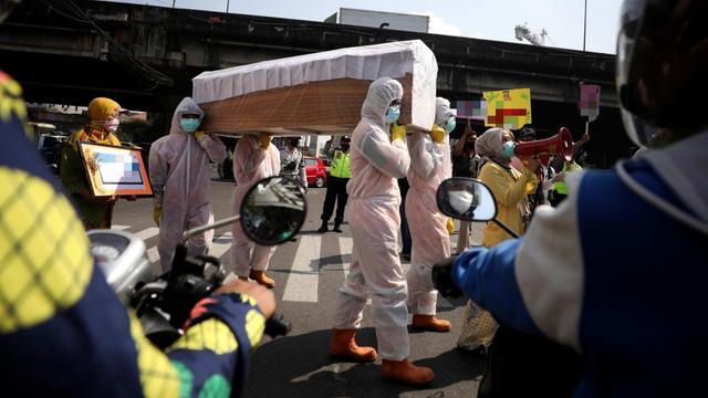 群体免疫|印度怎么可能群体免疫？确诊、死亡病例数暴增，抗体率却不如瑞典