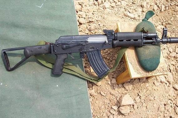 56c式自动步枪是我军装备的第1款短突击步枪,这种短款的突击步枪是在