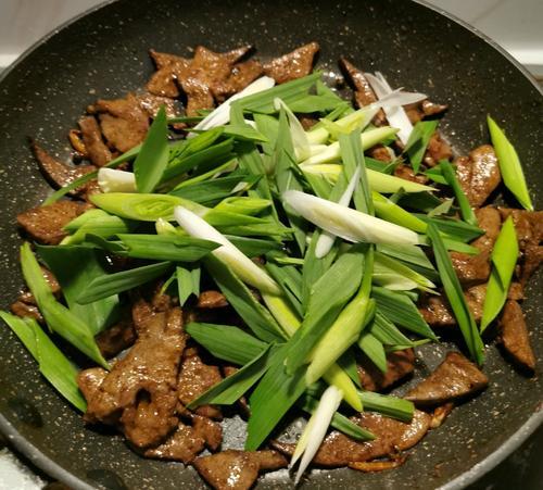 易做的家常菜,蒜苗炒猪肝,口感嫩滑,还没有腥味