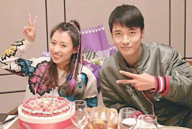 洪欣|49岁洪欣晒视频，手捧玫瑰气质高冷，背景音乐却意外暴露感情现状