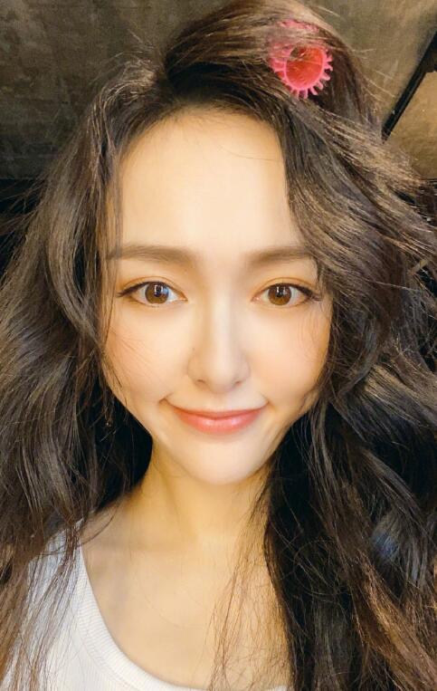 唐嫣|唐嫣当妈后首次晒半岁女儿玩具，感性表示：宝贝的宝贝