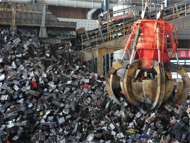 新能源电池迎来报废高峰,网友们坐不住了:这就是所谓的环保?