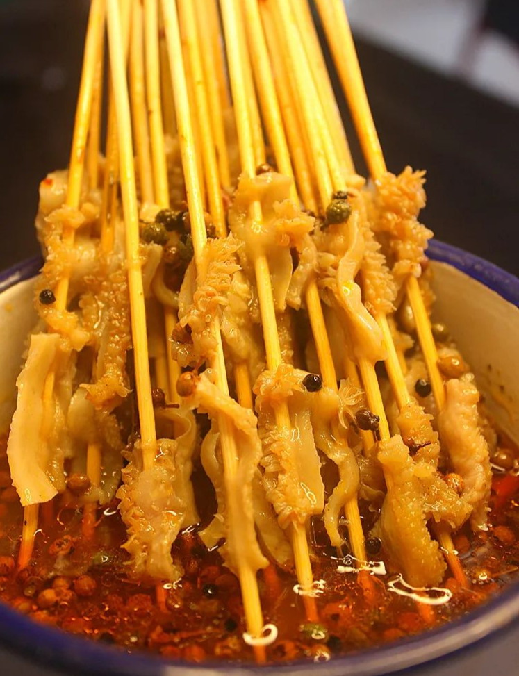 牛肚在酱里一蘸,反而撞出了奇妙的口感,一口就上瘾