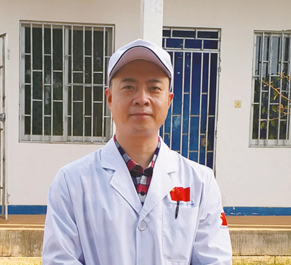 四川广安援几比医生坚守卡松果 携手非洲兄弟共同战疫