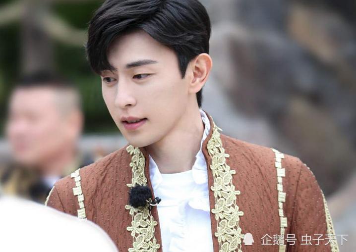 邓伦|邓伦当伴郎，大家是看邓伦还是看新郎？邓伦用行动告诉大家答案！