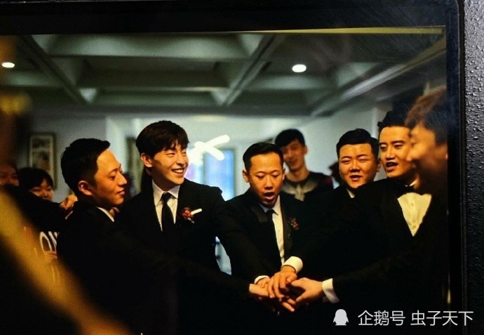 邓伦|邓伦当伴郎，大家是看邓伦还是看新郎？邓伦用行动告诉大家答案！