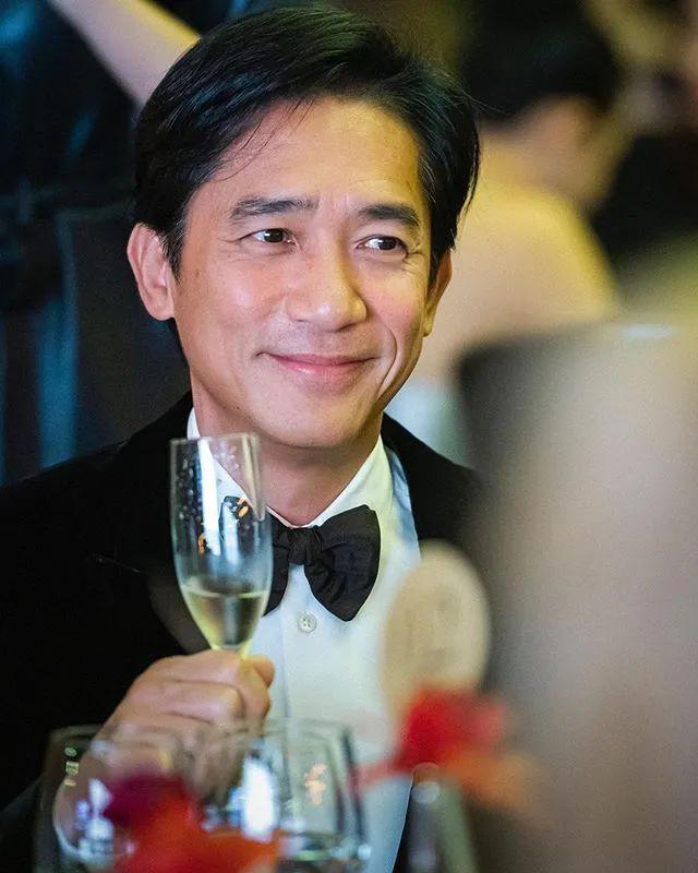 梁朝伟|丈夫嗜赌如命致妻离子散，儿子坐拥5亿不生子，梁朝伟母亲的遗憾