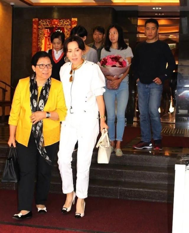 梁朝伟|丈夫嗜赌如命致妻离子散，儿子坐拥5亿不生子，梁朝伟母亲的遗憾