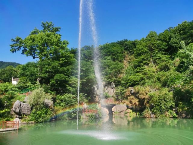 一座洞窟一处,碧泉一流就有这么一个地方在宁乡黄材镇境内岂不快活哉!