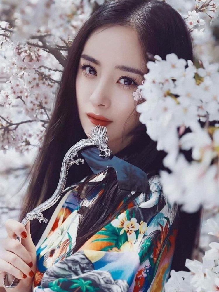 杨幂|杨幂代言造型被吐槽，像直播精神小妹儿，土到极致就是潮