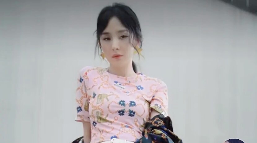 杨幂|杨幂代言造型被吐槽，像直播精神小妹儿，土到极致就是潮