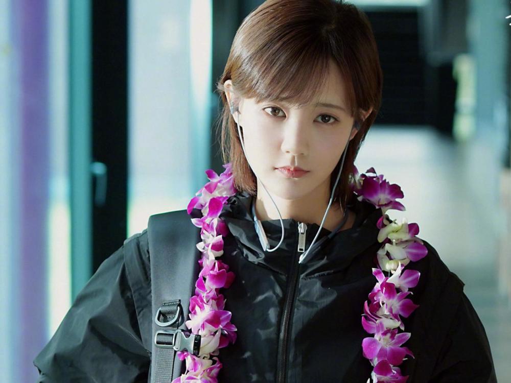 亲爱的挚爱的|《亲爱的挚爱的》杀青，胡一天眼神宠溺，李现、杨紫现身大合照