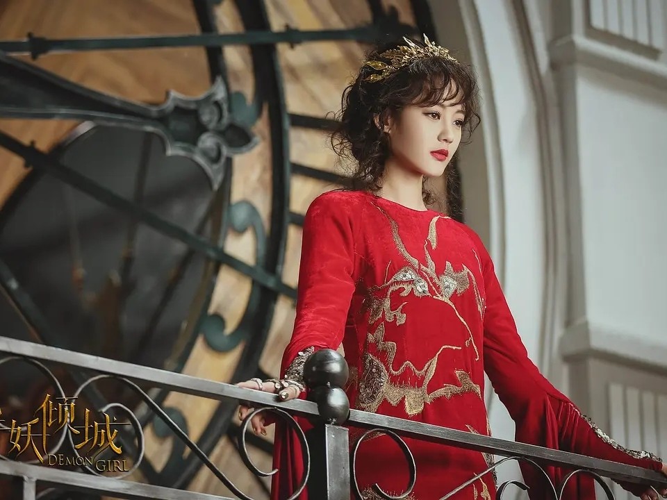 亲爱的挚爱的|《亲爱的挚爱的》杀青，胡一天眼神宠溺，李现、杨紫现身大合照