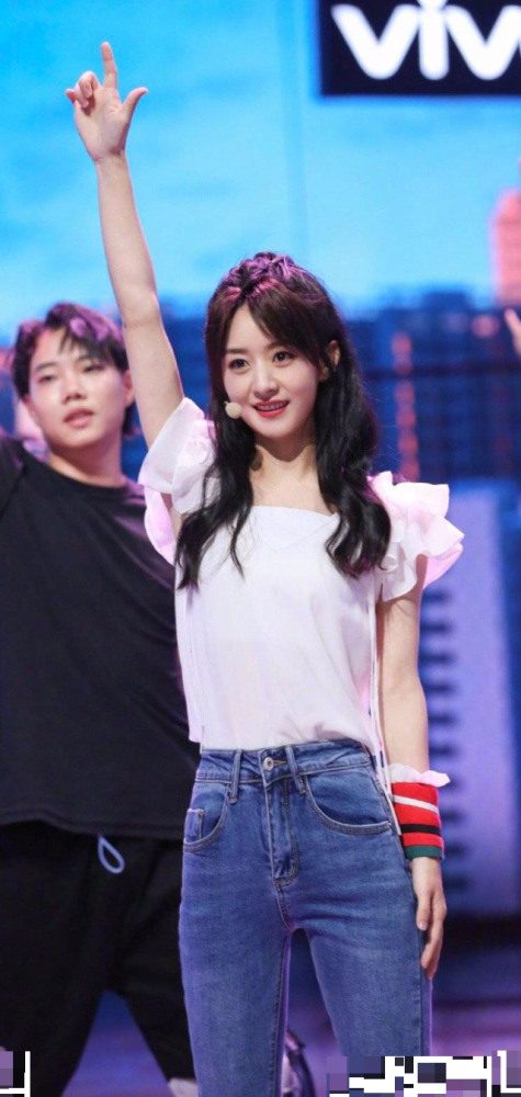 赵丽颖|赵丽颖又和杨幂撞脸了？眉眼相似度超高，粉丝：谁拍的图，永远不要合作了