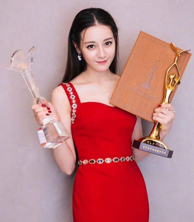 杨紫|维权成功又荣升普法大使！杨紫的21年童星路非议不断，仍涅槃重生