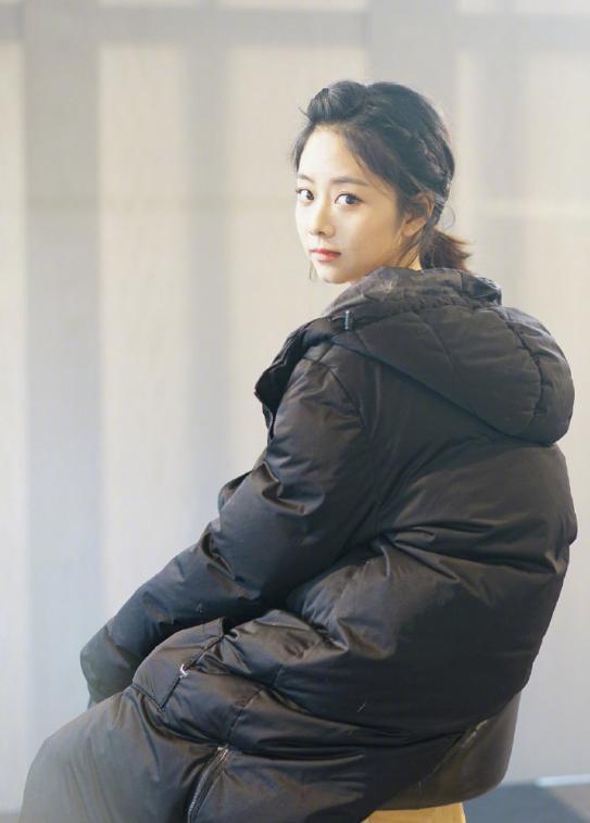 谭松韵|谭松韵妈妈被撞身亡一案将开庭，司机系肇事逃逸，驾驶前有醉酒行为