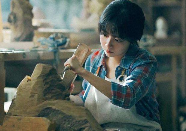 谭松韵|谭松韵妈妈被撞身亡一案将开庭，司机系肇事逃逸，驾驶前有醉酒行为