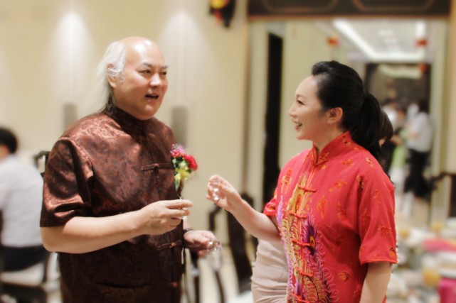 画家吴进良爱徒廖芊芊玩跨界,多才多艺喜收小师妹