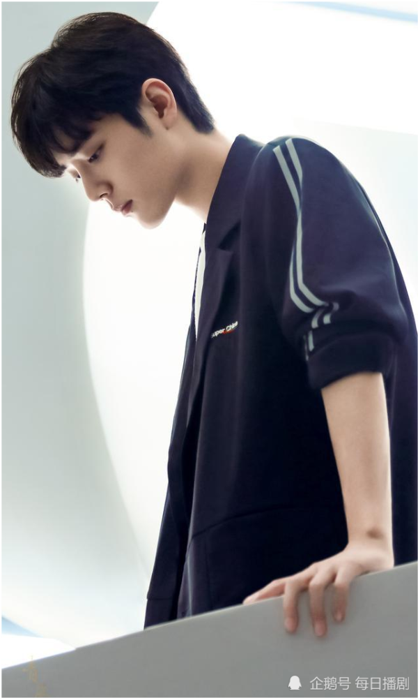 肖战|距肖战生日还剩37天，多少粉丝是第1次陪他过生日？