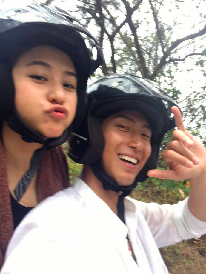 何超莲|何超莲旗袍清秀优雅，豪门千金气质出众美若天仙，先替窦骁心动了