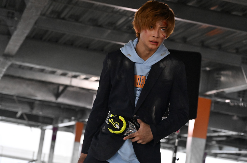 伊兹能够轻松驾驭舞台,原来她的"本职"是模特