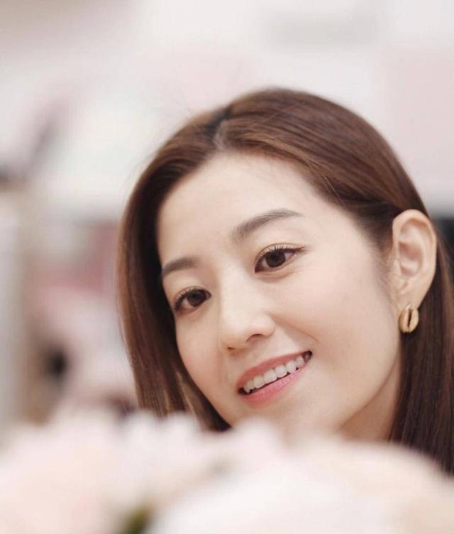 陈自瑶|最美视帝妻子生日不理会丈夫祝福，与姐妹庆祝，网友直言这样不妥