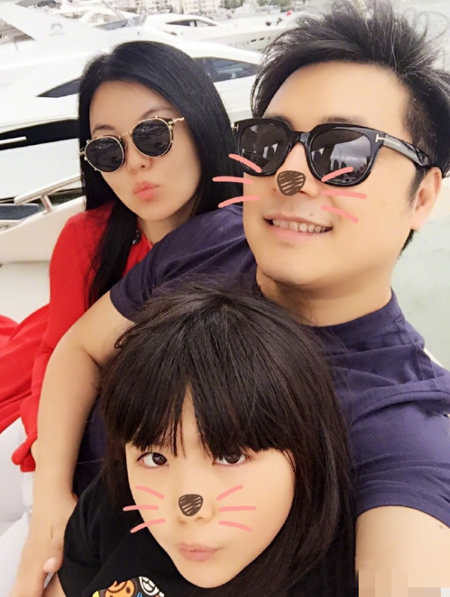 王岳伦|王岳伦酒后失态风波后李湘首晒自拍，面露甜笑自称开心却瘦了不少