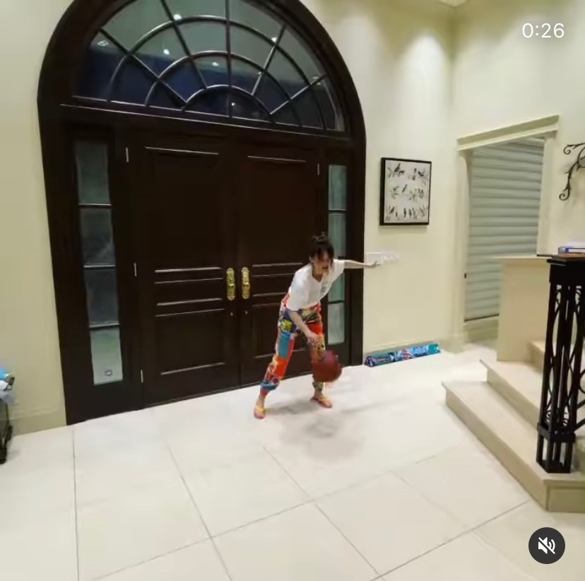 诸葛紫岐|诸葛紫岐海外豪宅曝光，海景露台门厅似宫殿，其老公被指欠债百万