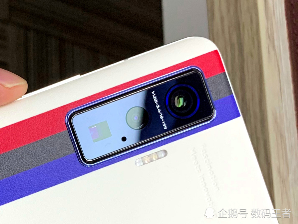 iqoo5pro传奇版真机这宝马元素设计太让人心动了