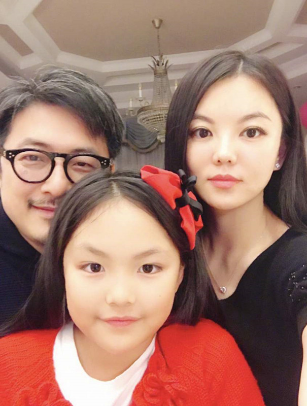 王岳伦|王岳伦搂妹风波后李湘首晒自拍，五字透露好心情，已原谅王岳伦？