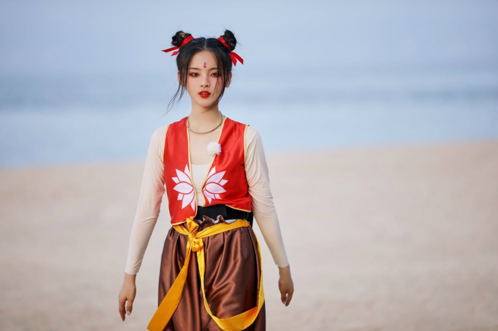 完美的夏天|《完美的夏天》渐入佳境，杨超越力挽狂澜，饰演哪吒爆笑非常