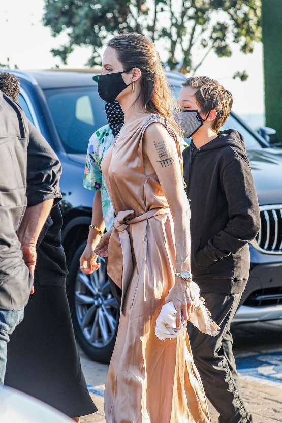 布拉德·皮特|好莱坞准天王嫂：布拉德·皮特新女友妮可仍处于开放式婚姻中