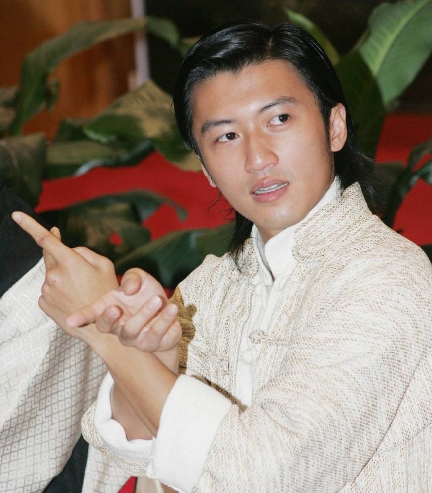 谢霆锋40岁生日,感情史比演艺作品还瞩目!情归王菲有原因?