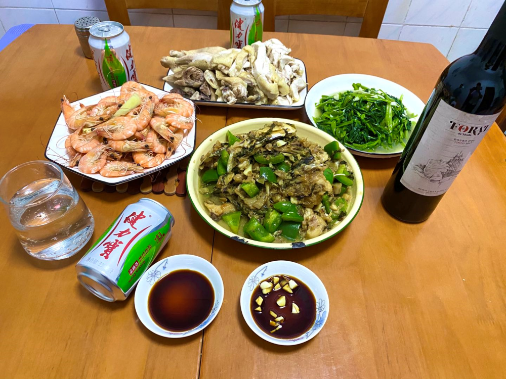 4个人吃饭,做了3荤1素,花了100多,比去饭店实惠太多了!