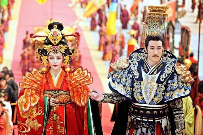 皇后是皇帝的正妻,遵循古代"男主外,女主内"的思想,皇帝是天下的主人