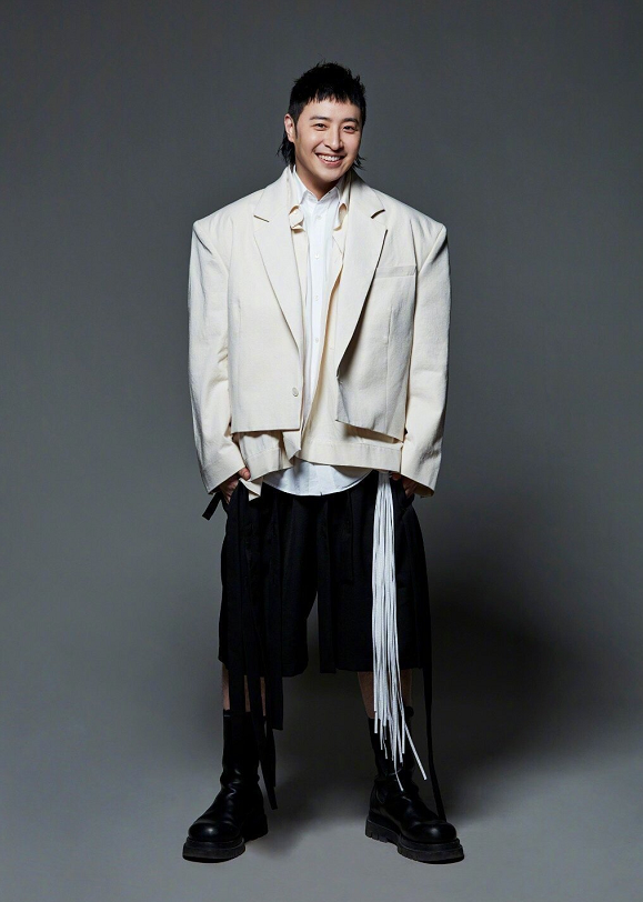 潘玮柏|潘玮柏否认离婚，他为何不追白富美吴昕，却娶了黑料一大堆的宣云