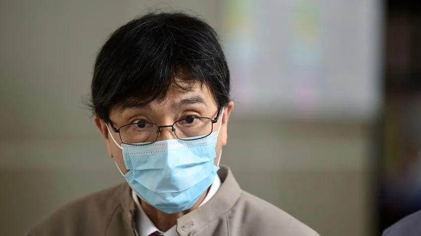 疫情在秋冬必再恶化 政府专家顾问,香港大学微生物学系讲座教授袁国勇