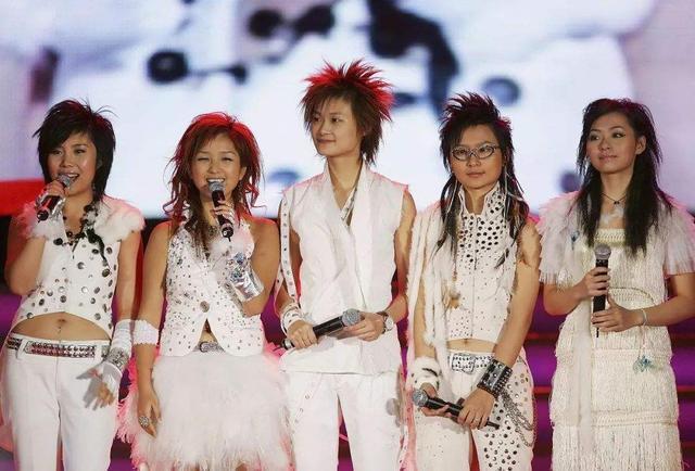 李宇春|《浪姐》成团夜被曝邀请李宇春做嘉宾，出道十五年仍能焕发新一春
