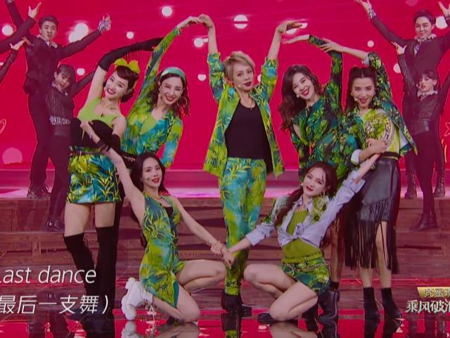 李宇春|《浪姐》成团夜被曝邀请李宇春做嘉宾，出道十五年仍能焕发新一春