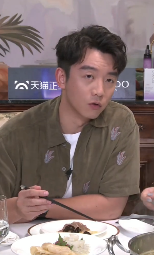 郑恺|苗苗捧场郑恺直播，秒变老公迷妹，两人结婚100天高调互动撒狗粮