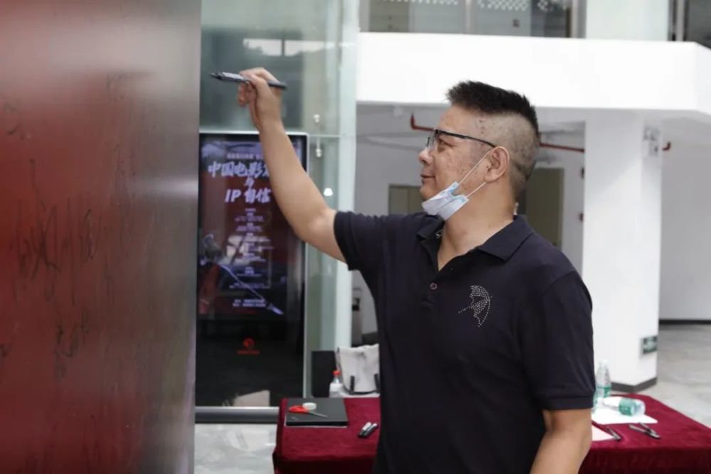 花木兰|硬刚刘亦菲版花木兰，“她”是哪国人？