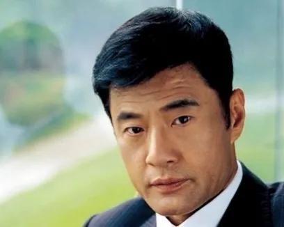 于荣光|从硬汉角色，到给自己加感情戏，62岁的于荣光，更想当偶像派？