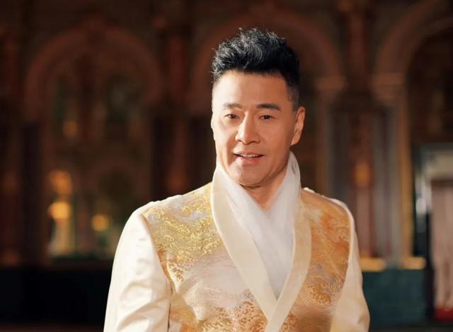 于荣光|从硬汉角色，到给自己加感情戏，62岁的于荣光，更想当偶像派？