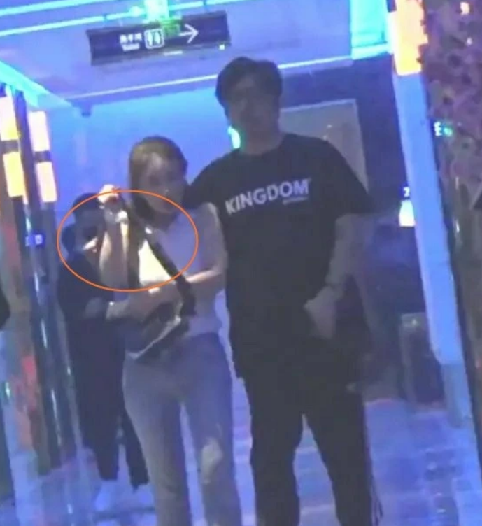 王岳伦|李湘继王岳伦事件后首晒自拍，面带微笑心情大好，直呼是开心的一天